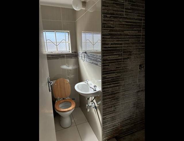 5 BEDROOM HOUSE FOR SALE IN HURLYVALE